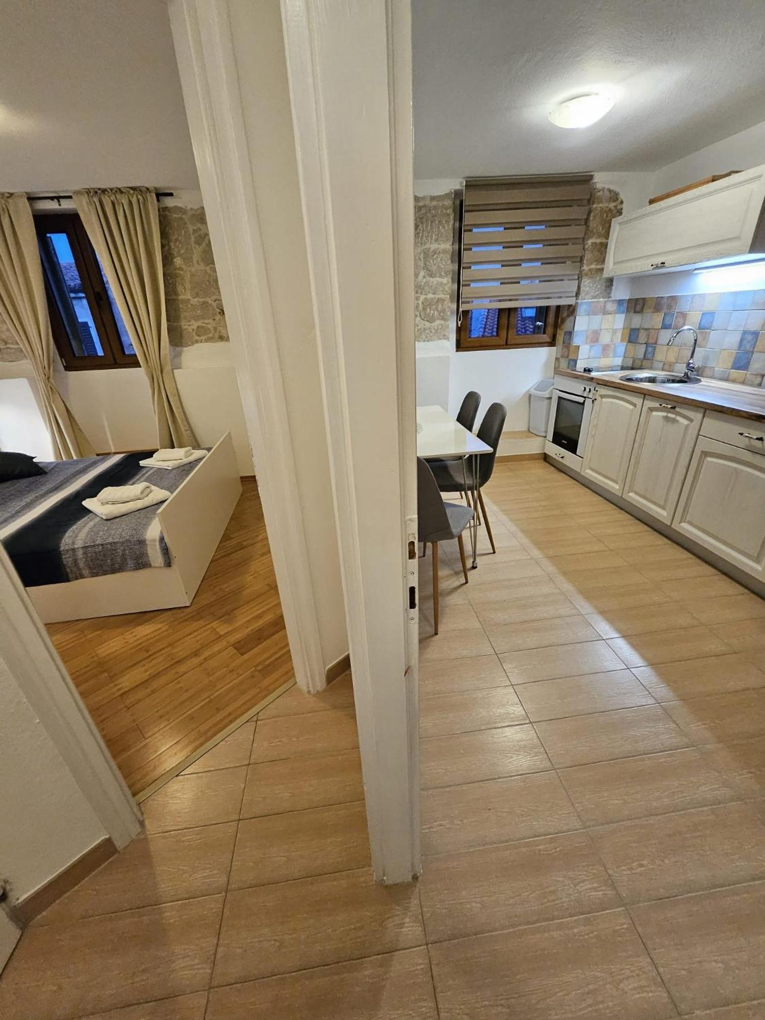 ורסאר Adria Pearl Appartments מראה חיצוני תמונה