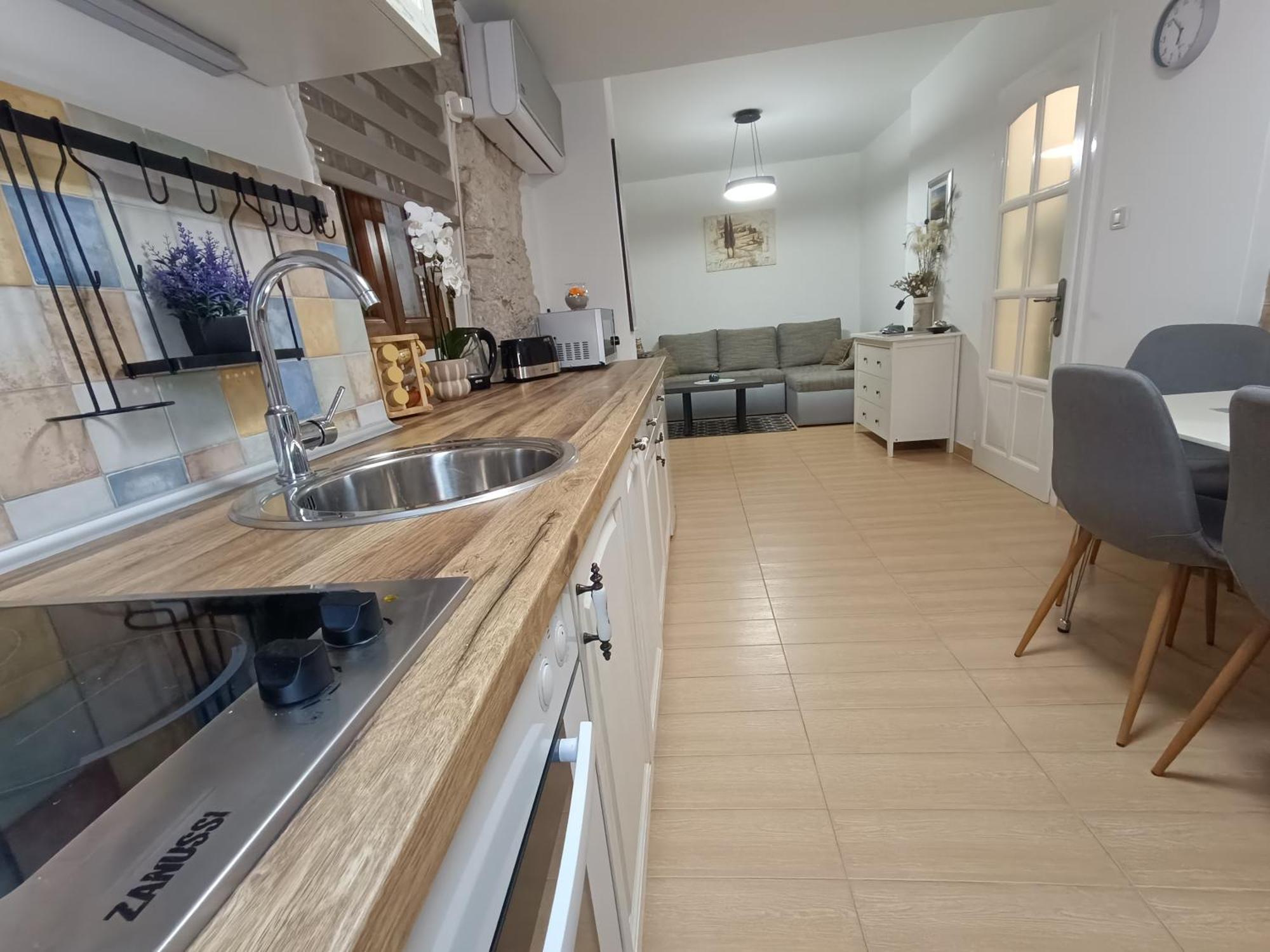ורסאר Adria Pearl Appartments מראה חיצוני תמונה